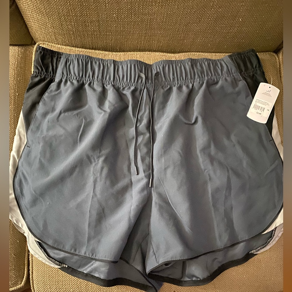 NWT 1X dark gray/light gray/black Women’s gym shorts